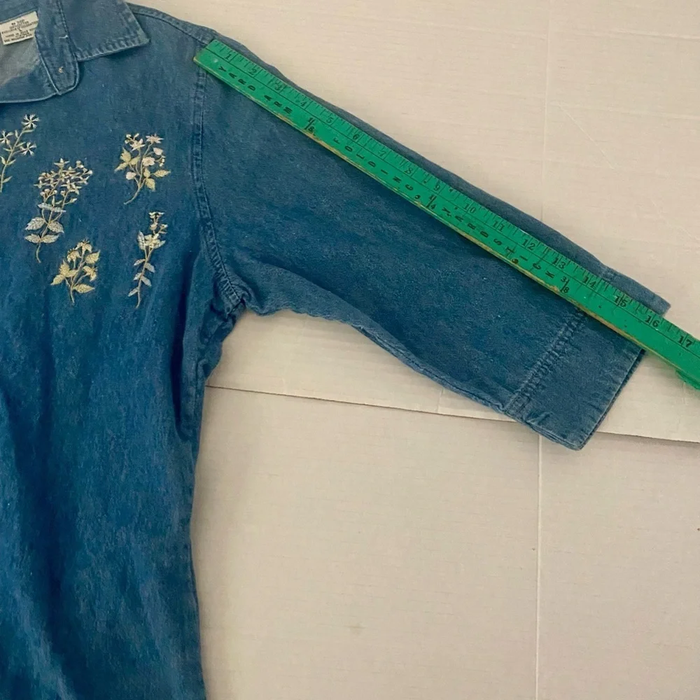 Vintage Casey&Max denim 3/4 sleeve button down with embroidered spring flowers - Picture 8 of 9